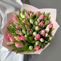 Букет из розовых и белых тюльпанов - изображение 1