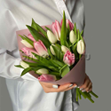 Букет из розовых и белых тюльпанов - изображение 3
