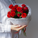 Букет красных кустовых роз - изображение 2