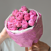 Букет кустовых роз цвета фуксия