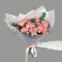 Букет розовых диантусов с эвкалиптом