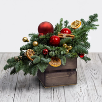 Ёлочная композиция "Пряный аромат" в красной гамме