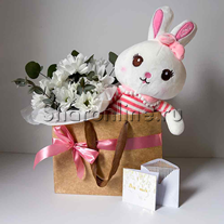 Композиция "Зайка" в крафт пакете с игрушкой