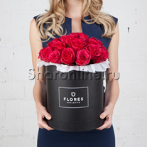 Коробка Classic Black с розами цвета фуксия