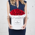 Коробка Classic White с красными розами - изображение 1