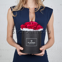 Коробка Mini Black с розами цвета фуксия