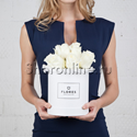 Коробка Mini White с белыми розами - изображение 1