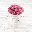 Коробка Mini White с лиловыми розами - изображение 1