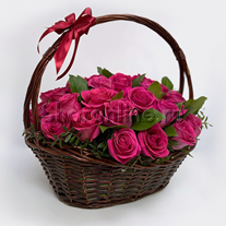 Корзина с цветами "Малиновый рассвет"