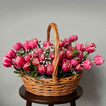 Корзина с тюльпанами "Малиновые облачка"